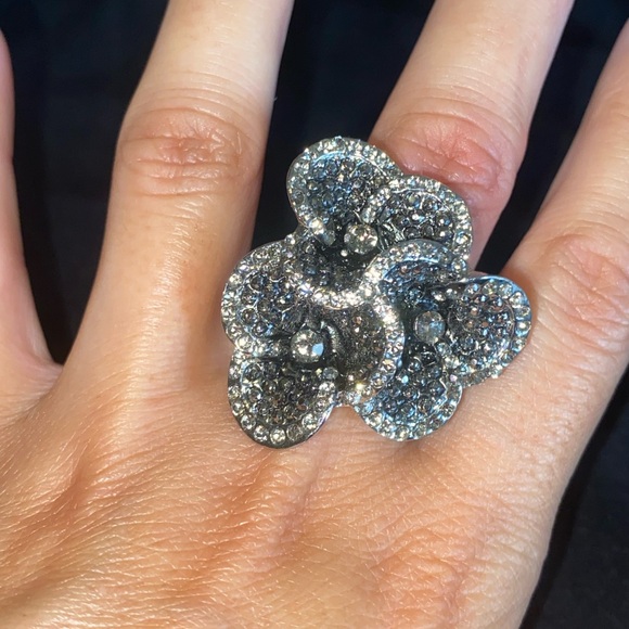 EXPRESS Triple Flower Silver Ring - Picture 1 of 6